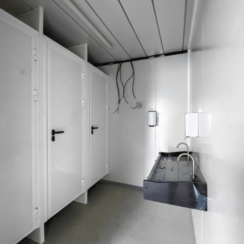 sanitaire dans bungalow base de vie